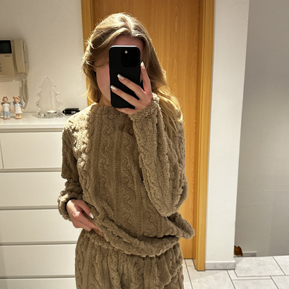 Fluffy Pyjamaset - Knus de winter door!