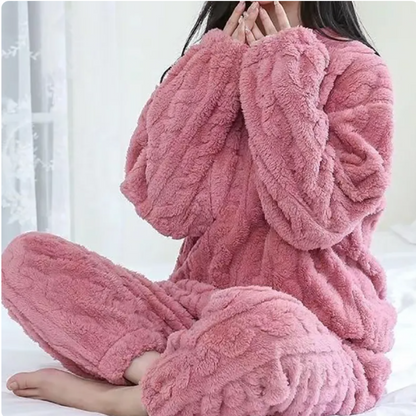 Fluffy Pyjamaset - Knus de winter door!